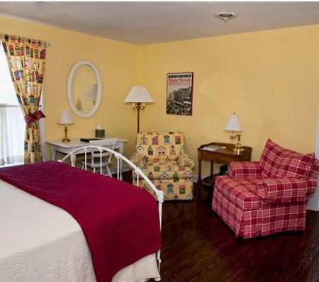 Frederick House Bed & Breakfast Staunton Room photo
